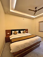 Hotel R.K. Palace near Banke Bihari Temple