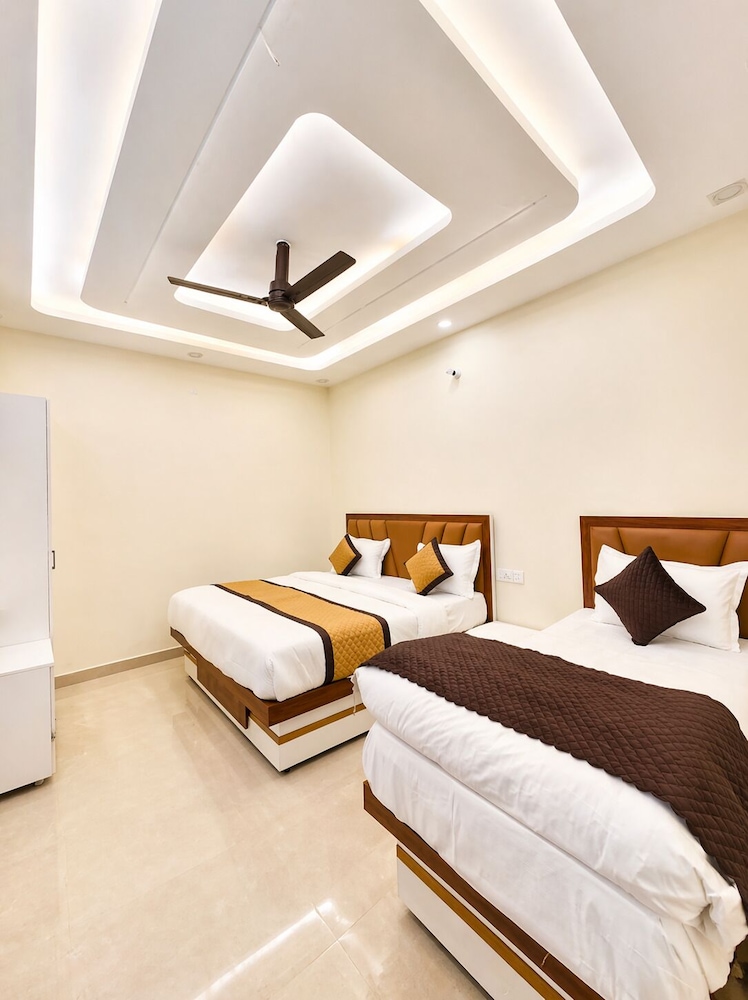 Hotel R.K. Palace near Banke Bihari Temple
