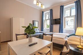 3 Apartments For 16 Near Lugner