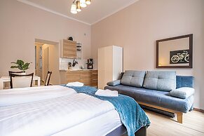 3 Apartments For 16 Near Lugner