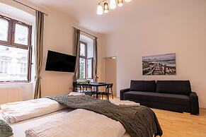 3 Apartments For 16 Near Lugner