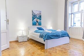 3 Apartments For 16 Near Lugner