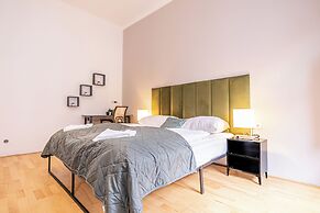 3 Apartments For 16 Near Lugner