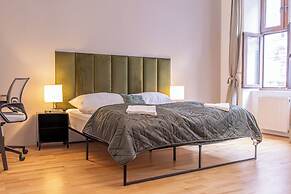 3 Apartments For 16 Near Lugner
