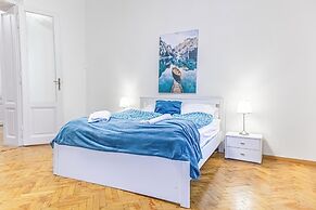 3 Apartments For 16 Near Lugner