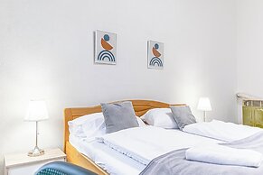 3 Apartments For 16 Near Lugner
