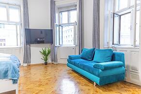 3 Apartments For 16 Near Lugner