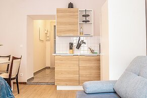 3 Apartments For 16 Near Lugner