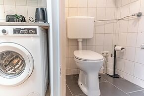 3 Apartments For 16 Near Lugner
