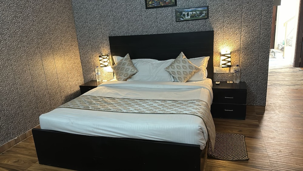 Pearl Suites at Omex Enternity