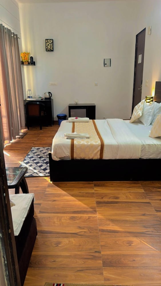 Pearl Suites at Omex Enternity