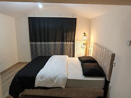 Do Not Disturb Apart Suites