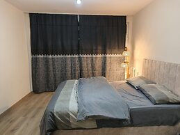 Do Not Disturb Apart Suites