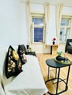 Stylish Contemporary Stay Stadthalle