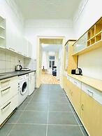 Stylish Contemporary Stay Stadthalle