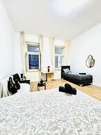 Stylish Contemporary Stay Stadthalle