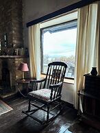 Avenida Snowcap Retreat