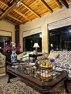 Avenida Snowcap Retreat