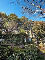 Avenida Snowcap Retreat