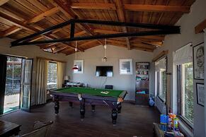 Avenida Snowcap Retreat