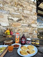 Avenida Snowcap Retreat
