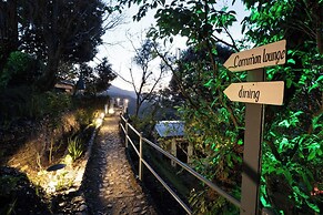 Avenida Snowcap Retreat
