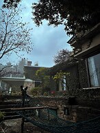 Avenida Snowcap Retreat