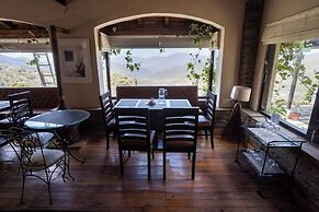 Avenida Snowcap Retreat