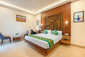 Treebo Premium Pine Tree Courtyard