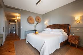 Luxury Oceanfront Apt Reid s Gardens