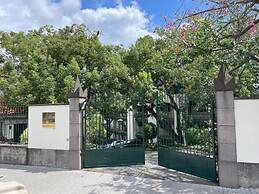 Luxury Oceanfront Apt Reid s Gardens