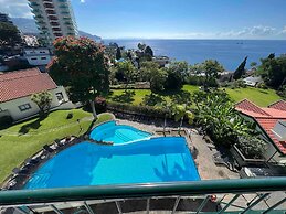 Luxury Oceanfront Apt Reid s Gardens
