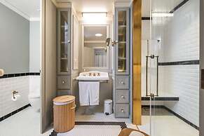 Luxury Oceanfront Apt Reid s Gardens