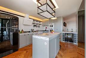 Luxury Oceanfront Apt Reid s Gardens