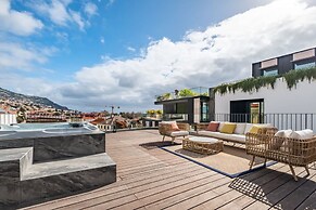 Jacuzzi Terrace Pool at Savoy Insular