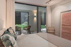 Infinity Pool Private Patio Oasis Savoy Insular