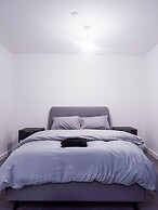 2 Bed Flat - Sleeps 4 - Parking - Wifi