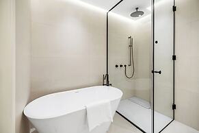 Upscale 3BR Maid Near Dubai Mall