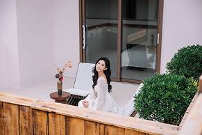 Shangri-La Homestay Designer B&B