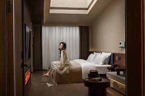 Shangri-La Homestay Designer B&B