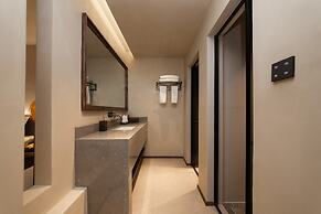 Shangri-La Homestay Designer B&B