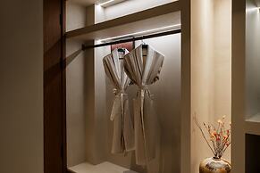 Shangri-La Homestay Designer B&B