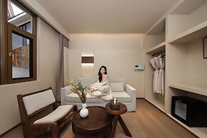 Shangri-La Homestay Designer B&B