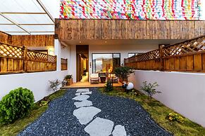 Shangri-La Homestay Designer B&B