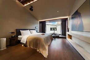 Shangri-La Homestay Designer B&B