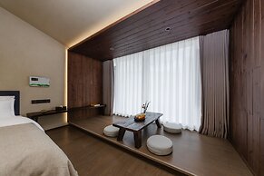Shangri-La Homestay Designer B&B