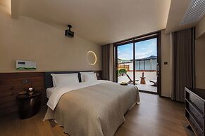 Shangri-La Homestay Designer B&B