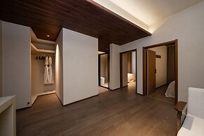 Shangri-La Homestay Designer B&B