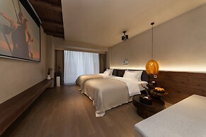 Shangri-La Homestay Designer B&B