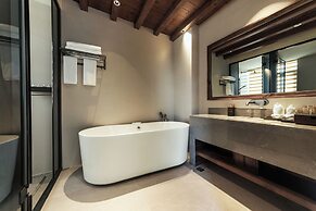 Shangri-La Homestay Designer B&B